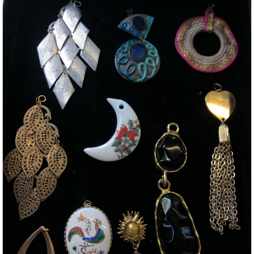 10 Piece Assorted Vintage Pendant Lot